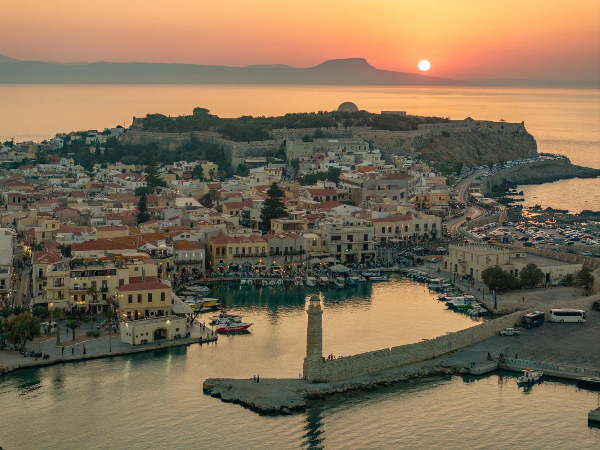 Rettimo Suites, Experience Luxury In The Heart Of Apartment